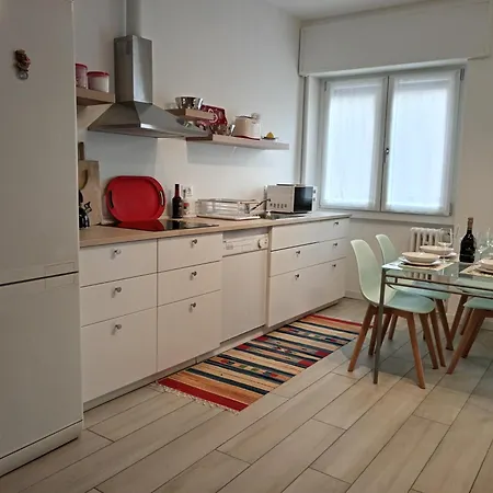 The Boulevard Alcove, Semi-central&quiet Suite, With Balcony! Lecco