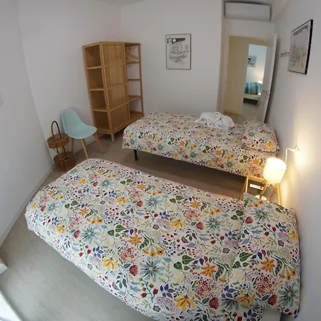 The Boulevard Alcove Semi-central&quiet Suite, With Balcony! Apartment