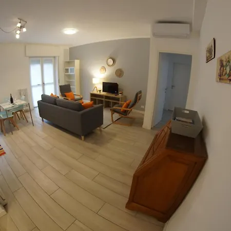 The Boulevard Alcove, Semi-central&quiet Suite, With Balcony! Daire Lecco