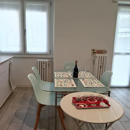 The Boulevard Alcove, Semi-central&quiet Suite, With Balcony! Daire