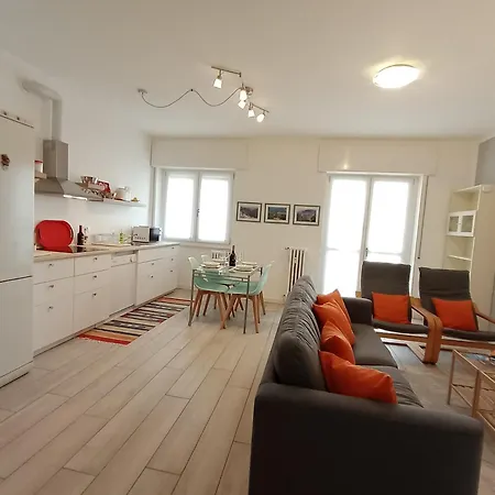 Apartment The Boulevard Alcove Semi-central&quiet Suite, With Balcony!
